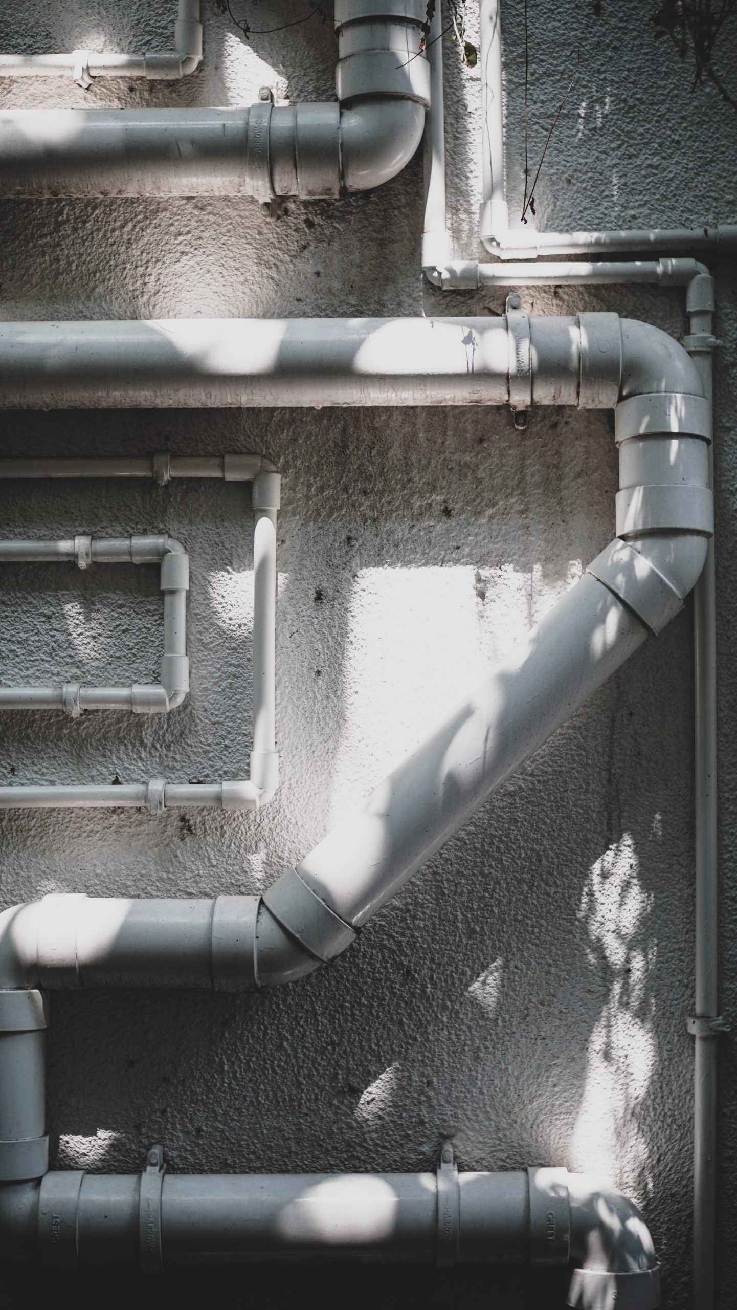 azka-rayhansyah-DByY8MbE9OE-unsplash piping in home